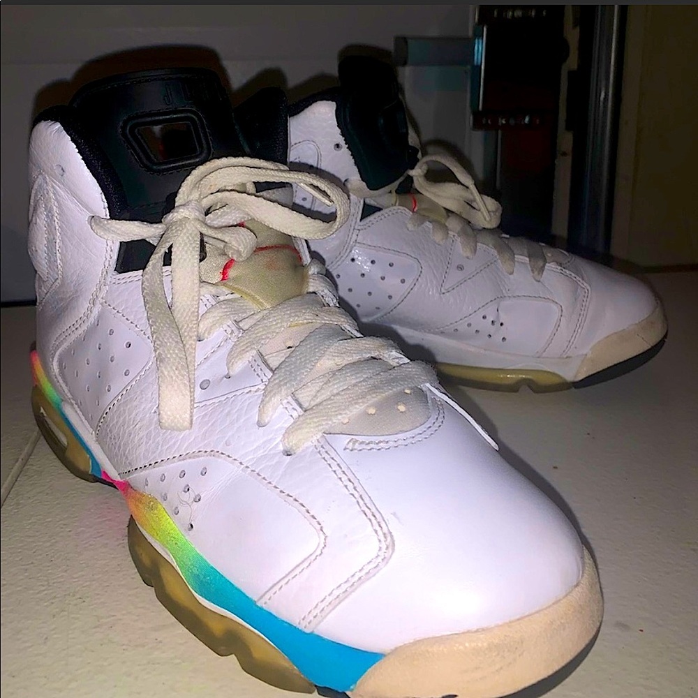 Air Jordan 6s size 7y